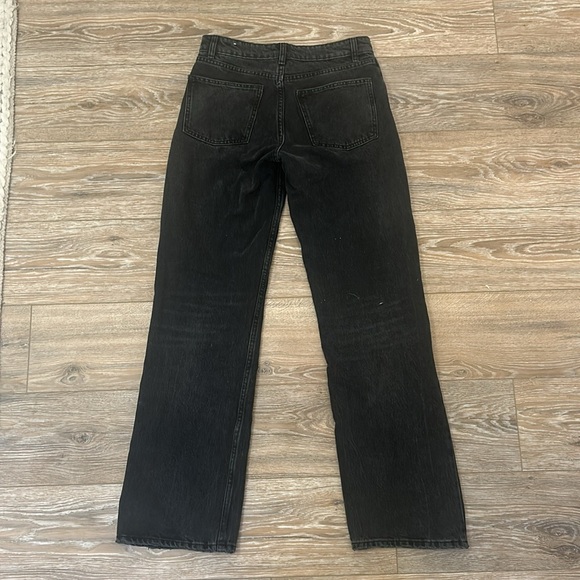 Mid-Rise Black Zara Jeans - Picture 2 of 3